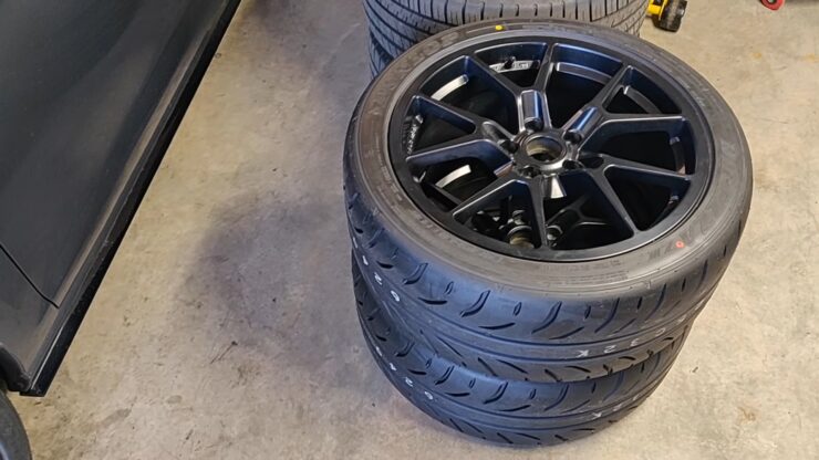 Dunlop 245_40_18 tires
